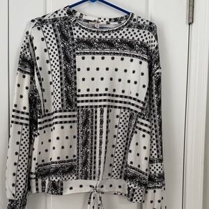 Como Vintage Black and White Patterned Blouse